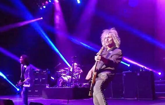 POISON Without BRET MICHAELS: THE SPECIAL GUESTS Perform In Tucson (Video)